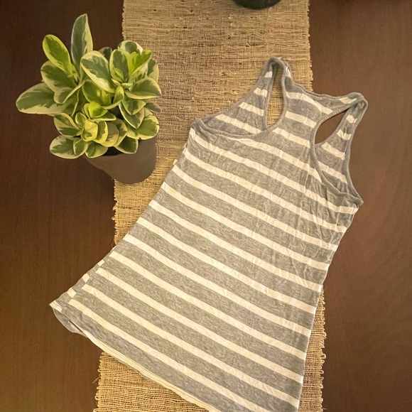2010s WetSeal Floral Striped Tank Top - Picture 2 of 3
